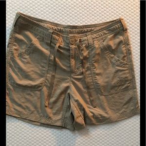 North face size 10 khaki shorts-never worn